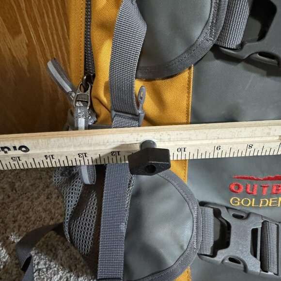 Columbia Outback Golden Fly Hiking Backpack Daypack Yellow Gray Outdoor - Picture 11 of 13